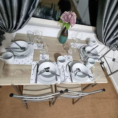 *f1*5gh* Setup For Your Relaxed & Amazing + Free Parking + Free Fast Wifi * Апартаменти Лідс